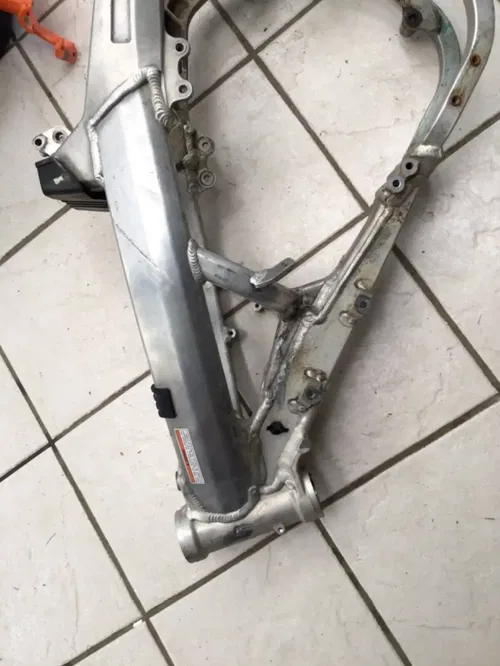 Suzuki RM-Z450 - Stock Main Frame Chassis - 2005 RMZ 450 OEM BOS ONLY RMZ450