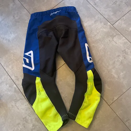 Youth Answer Gear Combo - Size M/22