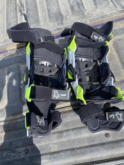 Alpinestars Bionic 7 Knee Braces - Medium
