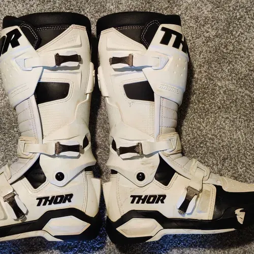 Thor radial mx outlet boots