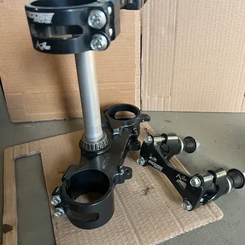 Kite Triple Clamps