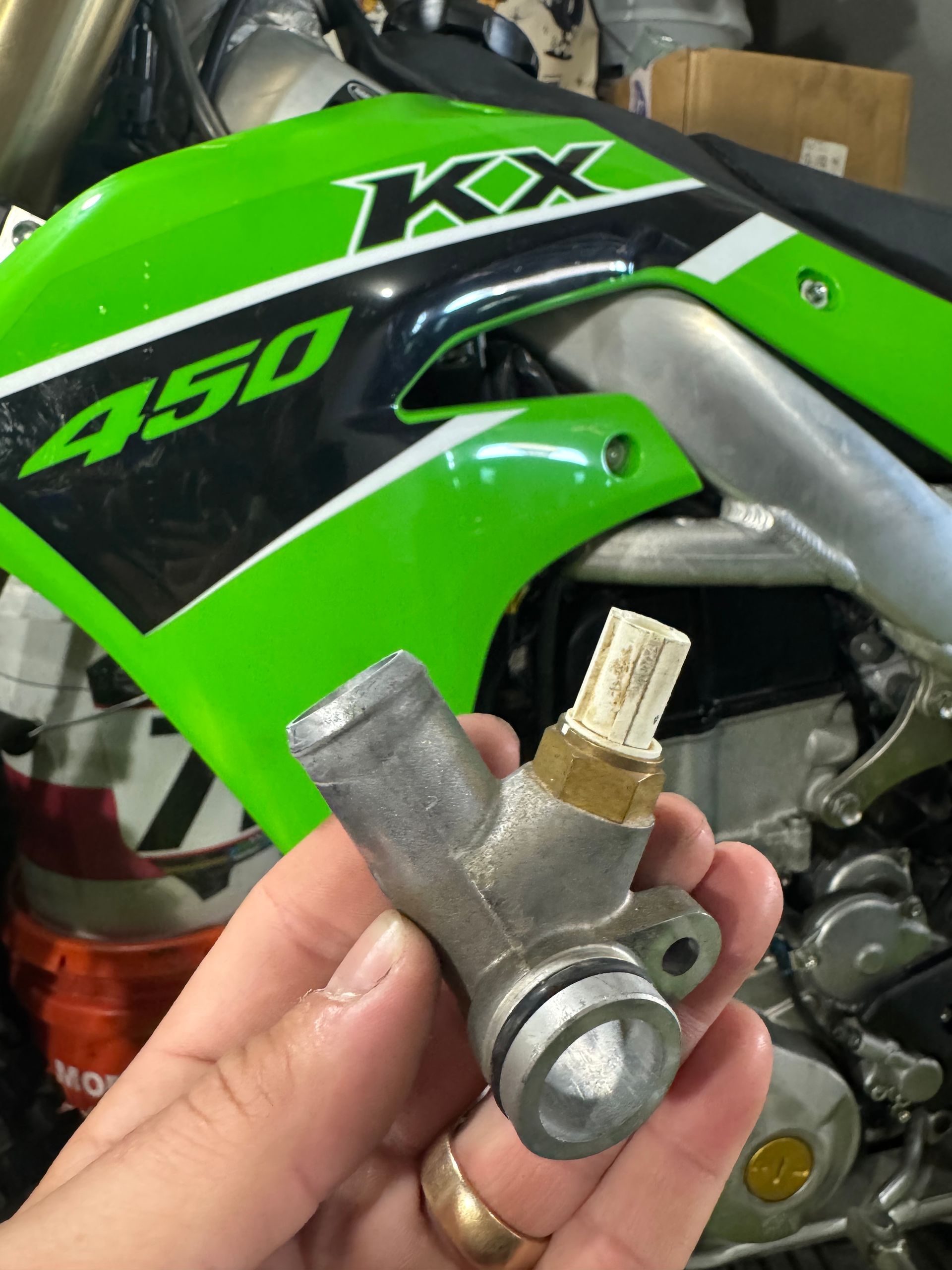 19-23 Kx450 Coolant Thermostat Port