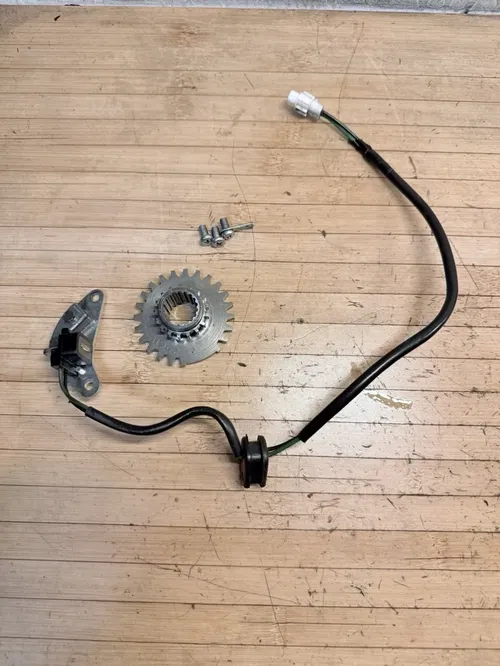 Crank Position Sensor / Signal Generator / Pulsar Coil Pick up 07 08 GSXR 1000