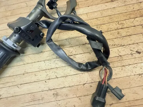 05-06 KAWASAKI NINJA ZX6R OEM RIGHT CLIP ON HANDLEBAR W SWITCHES