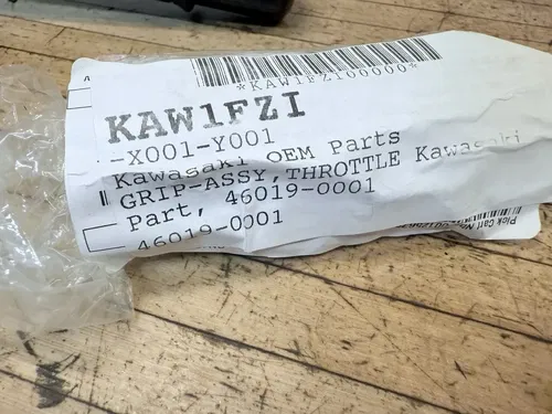 05-06 KAWASAKI NINJA ZX6R OEM RIGHT CLIP ON HANDLEBAR W SWITCHES