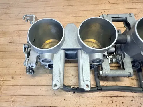 07 08 GSXR 1000 MAIN THROTTLE BODY BODIES RACK - BARE