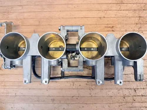 07 08 GSXR 1000 MAIN THROTTLE BODY BODIES RACK - BARE