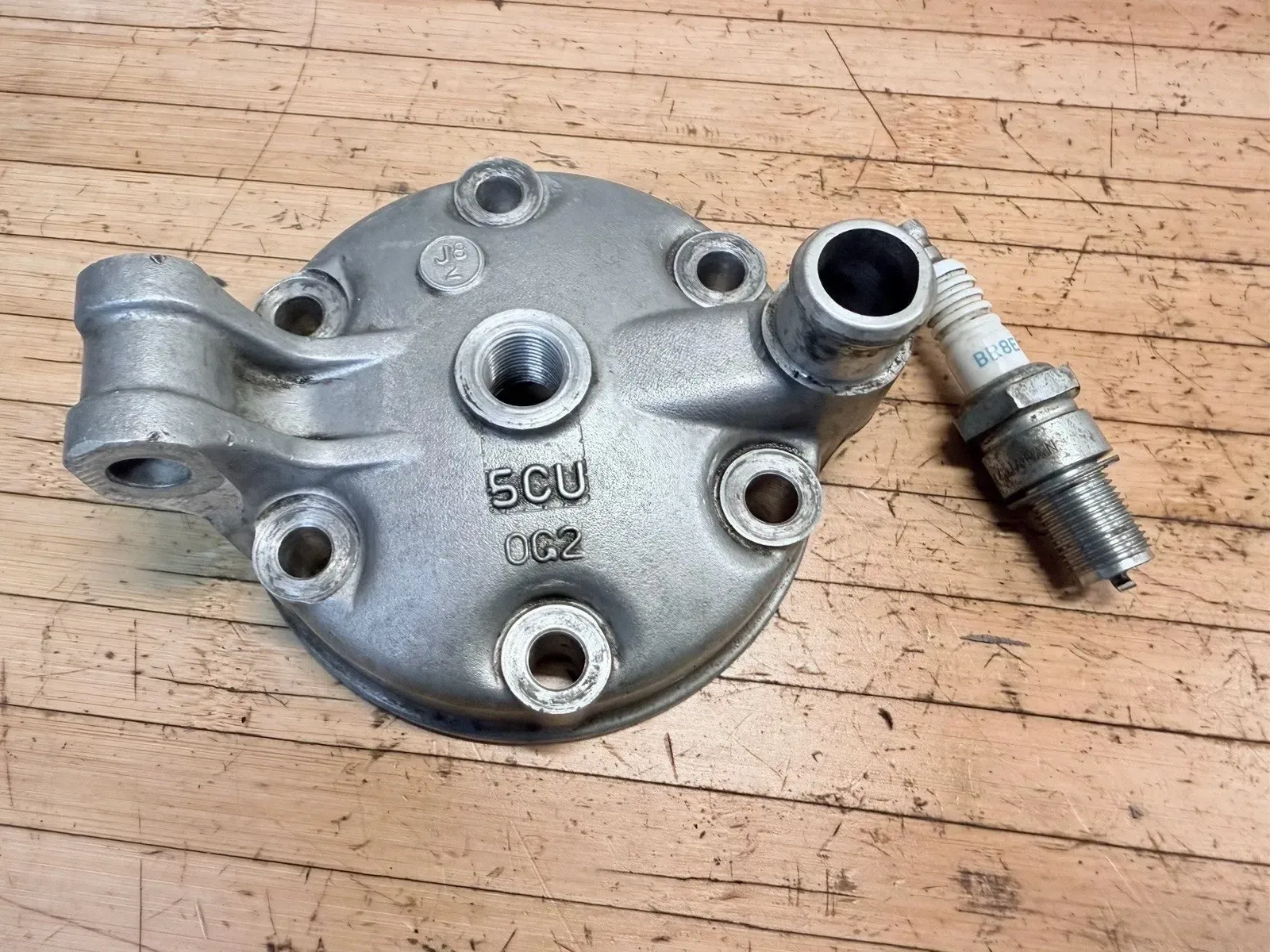 2001 99-24 Yamaha YZ250 YZ 250 OEM Engine Top End Cylinder Head Dome Cap Cover