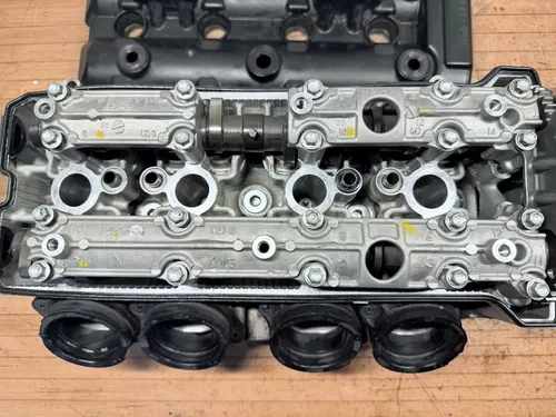 2013 12-16 Suzuki GSXR 1000 GSXR1000 Cylinder Head Engine Valve Cover Camshaft