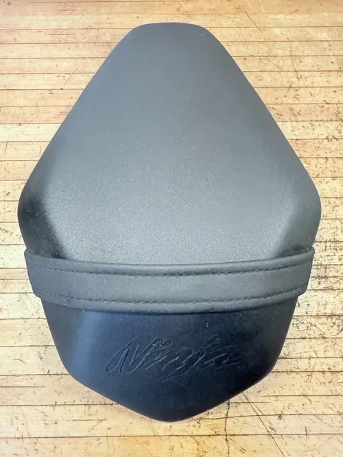 16-22 KAWASAKI NINJA ZX10R REAR BACK PASSENGER SEAT PILLION - OEM - *NICE*