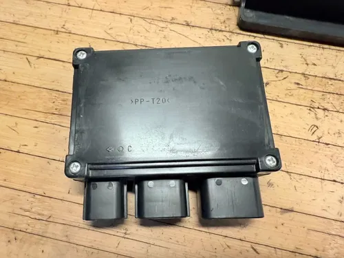 05-06 2005-2006 Kawasaki Ninja ZX6R ZX 636 RELAY ASSEMBLY FUSE BOX 27002-0007