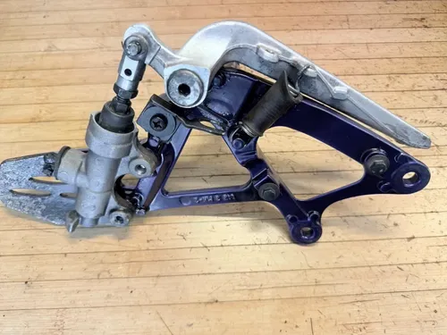 2013 09 - 14 Yamaha YZF R1 Right Rearset Rear Set Driver Foot Peg Brake OEM