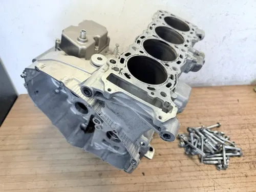 12-16 Suzuki GSXR 1000 Crankcase Case Engine Cylinders Motor Block Cases