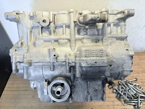 12-16 Suzuki GSXR 1000 Crankcase Case Engine Cylinders Motor Block Cases