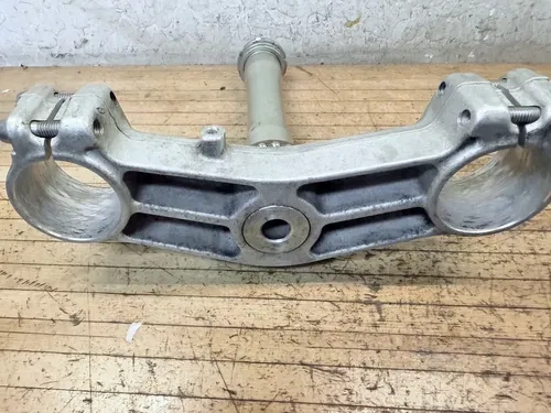 2005 2006 KAWASAKI NINJA ZX6R 636 OEM STRAIGHT FRONT CLAMP LOWER TRIPLE CLAMPS