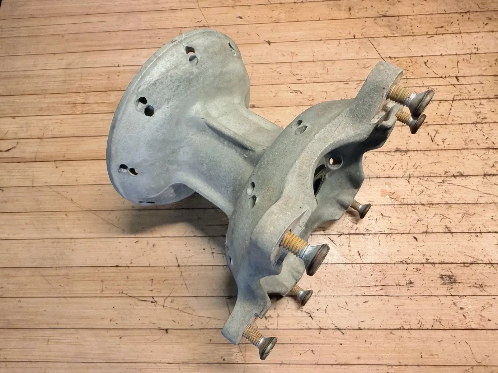 Front Wheel Hub Assy 96-01 Yamaha YZ125 YZ250 YZ426 YZ250F YZ400