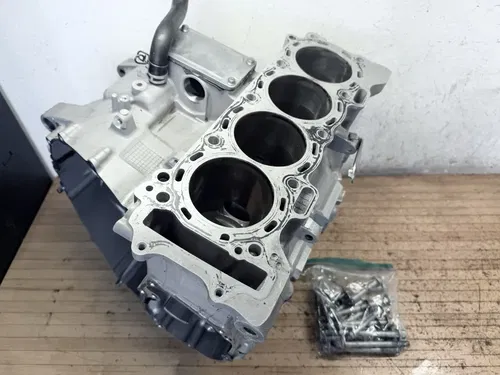 21-25 Kawasaki Ninja ZX10R Oem Engine Crankcase Crank Case Set Cases Block