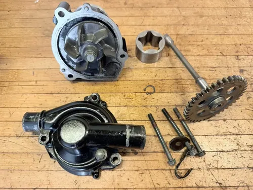 05 06 2005 2006 Kawasaki Ninja ZX6R ZX 636 Engine Oil Water Pump Motor OEM