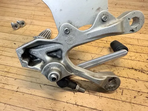 05-06 KAWASAKI NINJA ZX6R ZX 636 LEFT OEM REARSET REAR SET FOOT SHIFTER PEG NICE