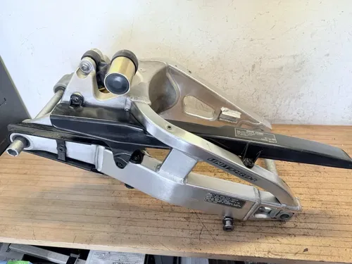 05-06 HONDA CBR600RR CBR 600RR REAR SWINGARM BACK SUSPENSION SWING ARM