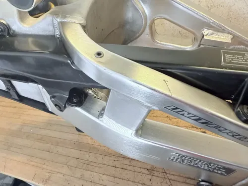 05-06 HONDA CBR600RR CBR 600RR REAR SWINGARM BACK SUSPENSION SWING ARM