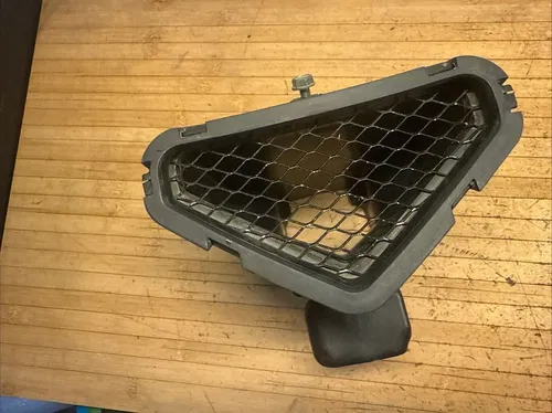 05 06 2005 2006 KAWASAKI NINJA ZX6R ZX 636 OEM RAM AIR INTAKE TUBE DUCT GRILL