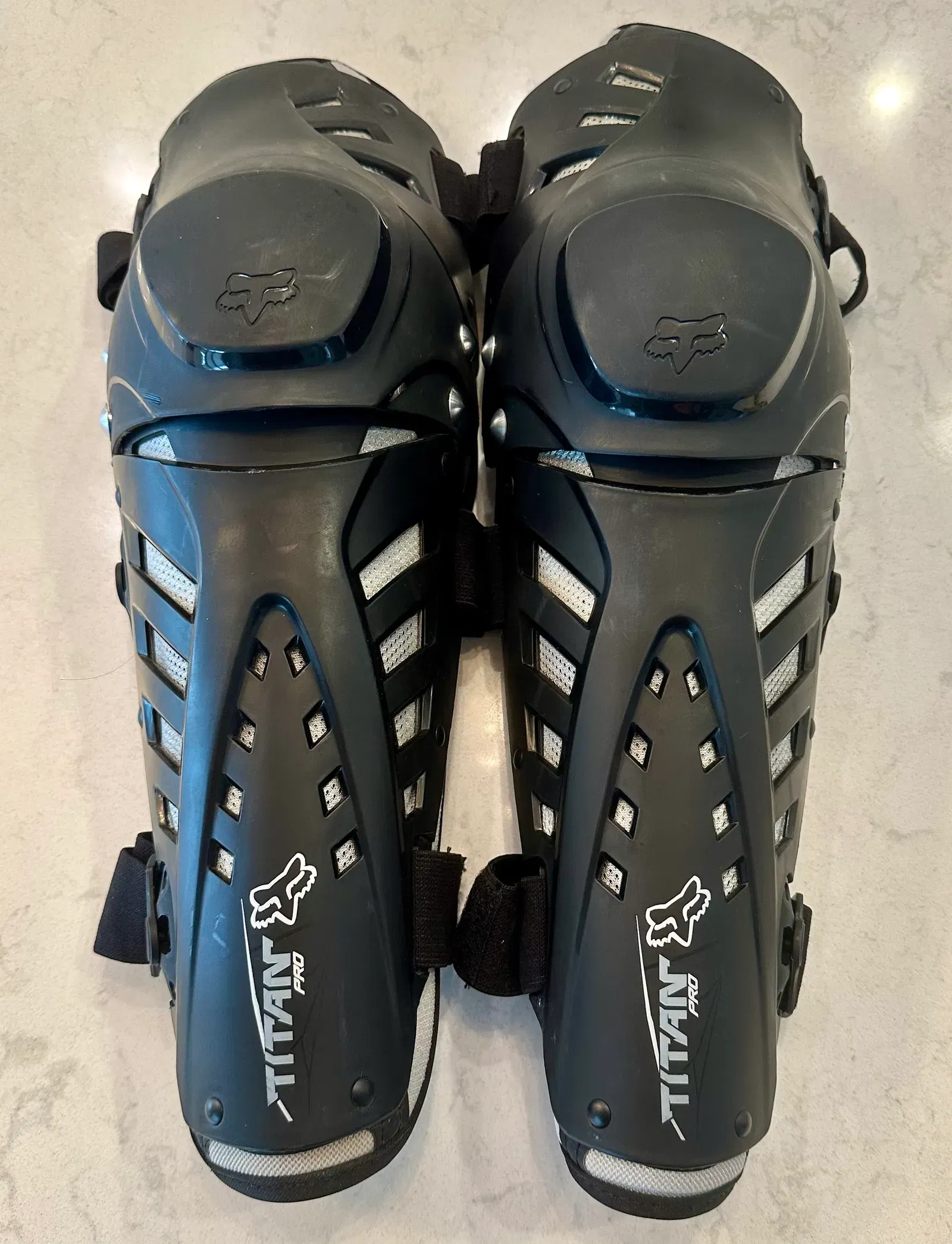 Fox Racing Titan Pro Knee/Shin Guard (Adult size) Save 60 Fox Racing Titan Pro Knee/Shin Guard (Adult size) Save 60