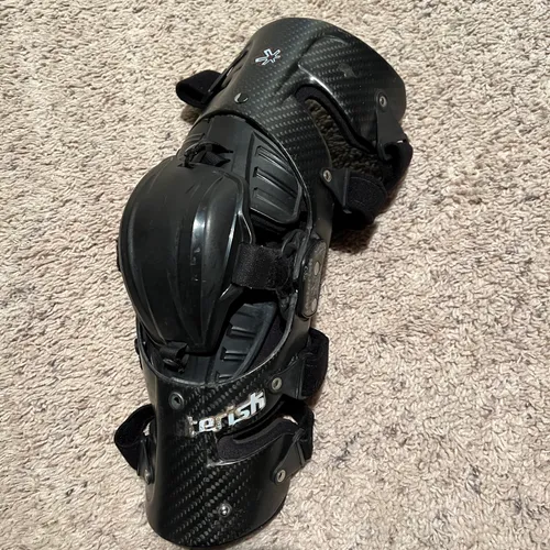 Asterisk Carbon Cell 1 Knee braces 