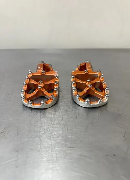 2020 KTM 85SX Foot Peg Set Left Right OEM Footrests 79003040033 Dirt Bike 85 SX