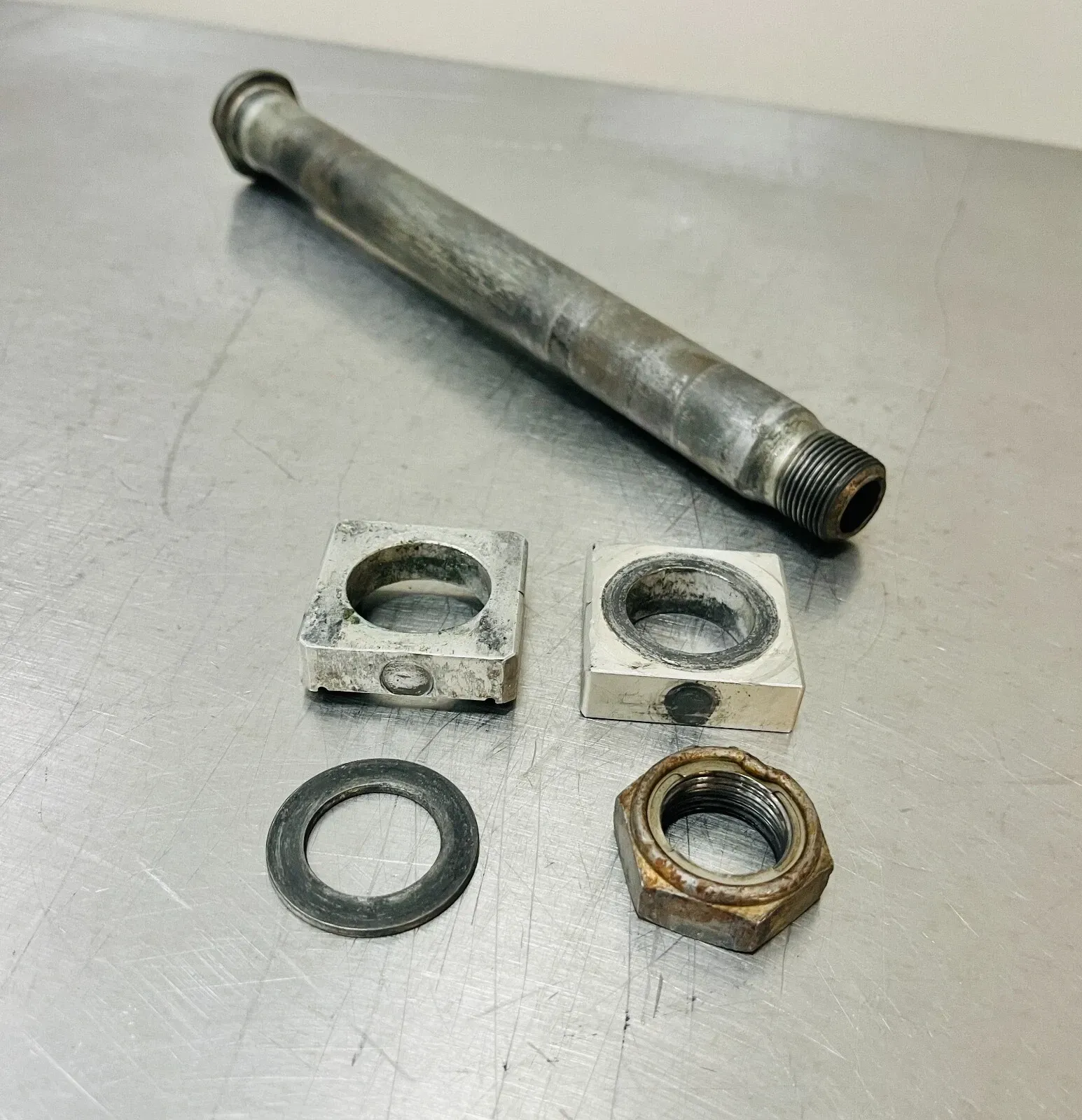 2022 Honda CRF250R Swingarm Axle OEM Swing Arm Nut Spindle 52200-MKE-AF0