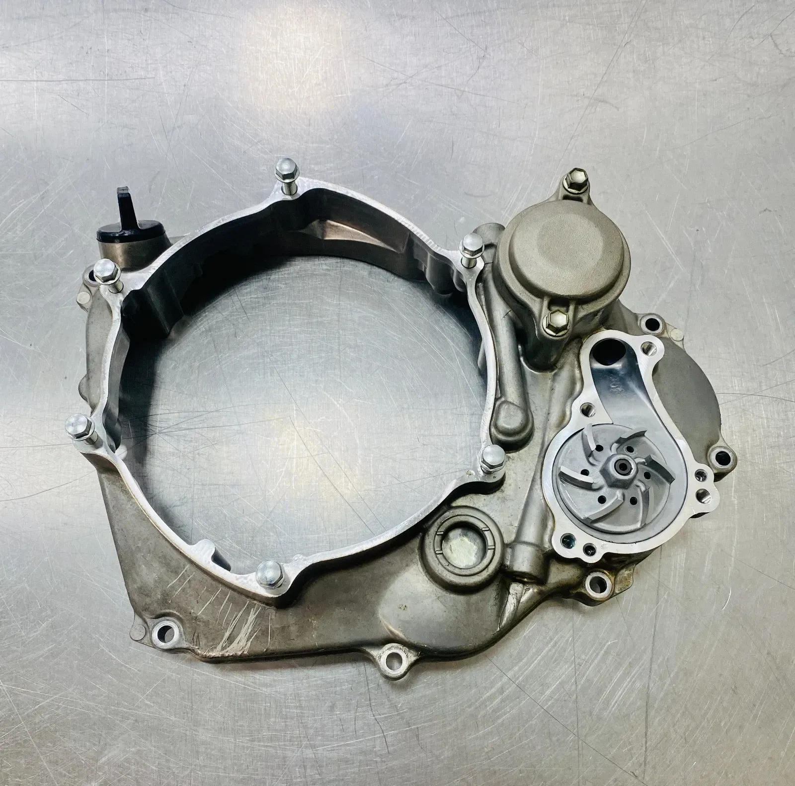 2024 Yamaha YZ250F Inner Clutch Cover Engine Motor RH Case B7B-15431-00-00 YZ