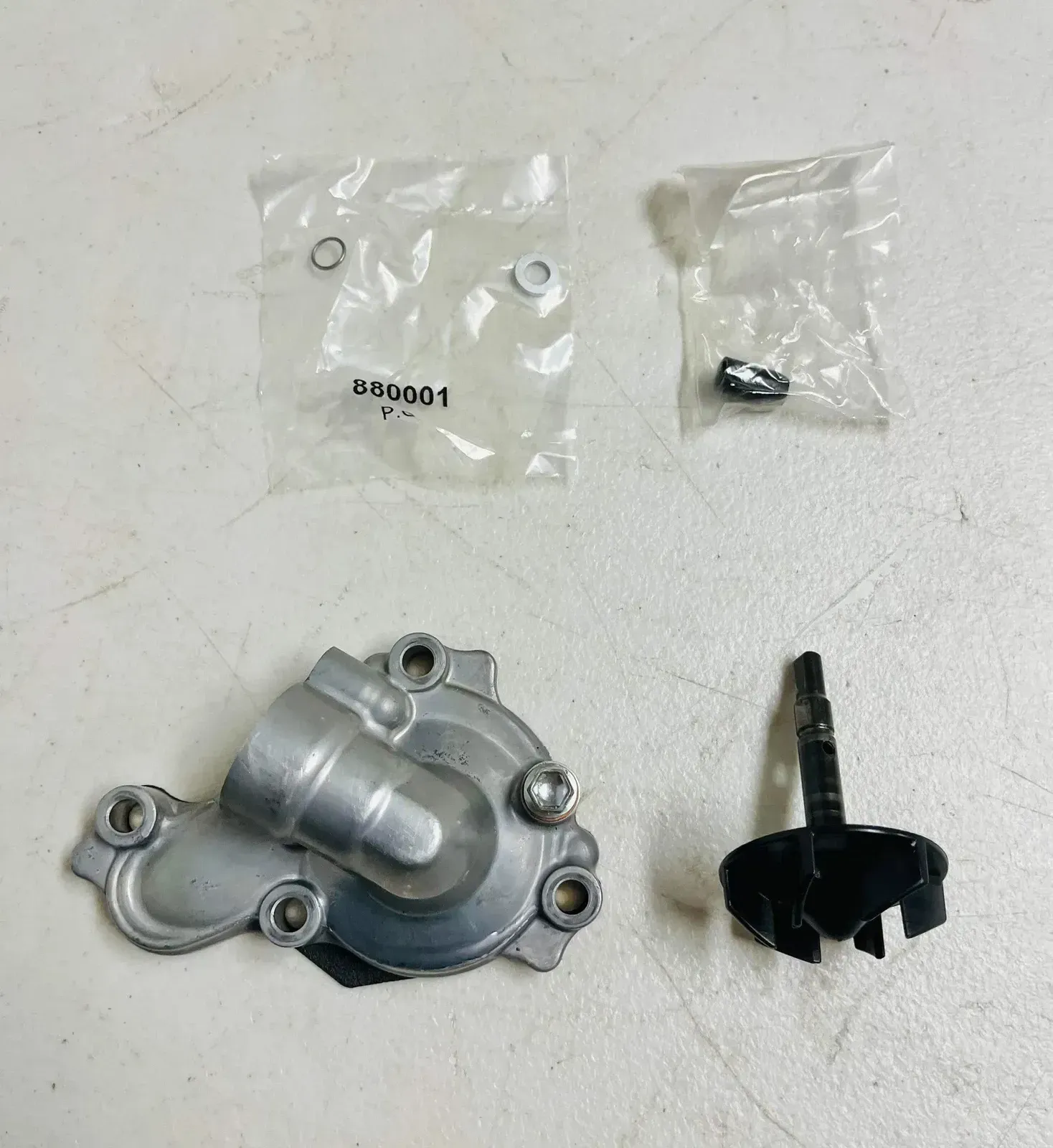 2022 Yamaha YZ450F Water Pump Impeller Engine Housing Cover OEM Shaft Bolts YZ