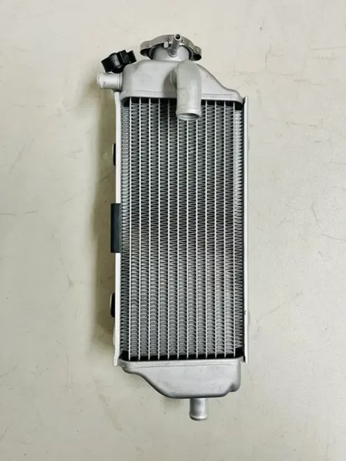 2016 Yamaha YZ250F Right Side Radiator 1SL124610000 Fill Side Cap Coolant