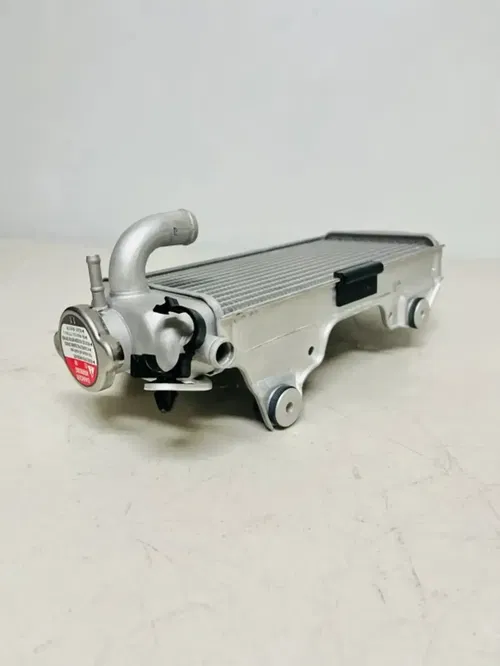 2016 Yamaha YZ250F Right Side Radiator 1SL124610000 Fill Side Cap Coolant
