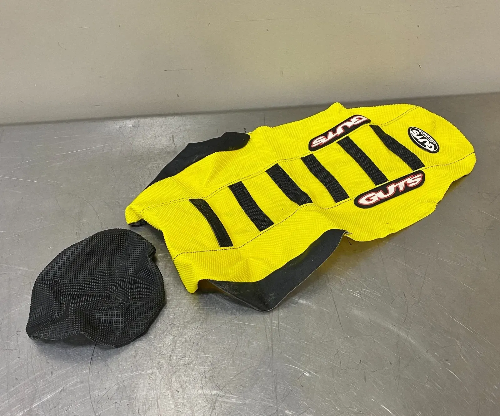 2023 Yamaha YZ450F / 2024 Yamaha YZ250F GUTS Yellow Seat Cover Black Ribs COVER