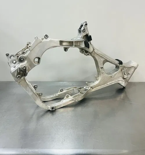 2006 Yamaha YZ250 Main Frame Chassis Hull OEM 1P8-21101-50-00 Dirt Bike YZ 250