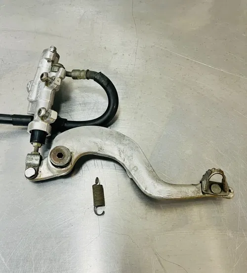 2006 Yamaha YZ250 Nissin Rear Brake Assembly Caliper Mater Cylinder Pedal YZ