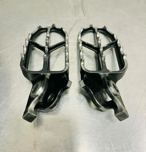 2023 Honda CRF450R Foot Pegs Left Right Set OEM Footrests 50660-MKE-A70 CRF