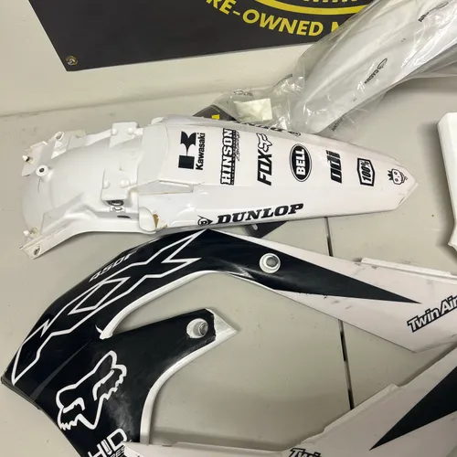 Kawasaki Kx 250/450 Plastic Kit With Graphics 