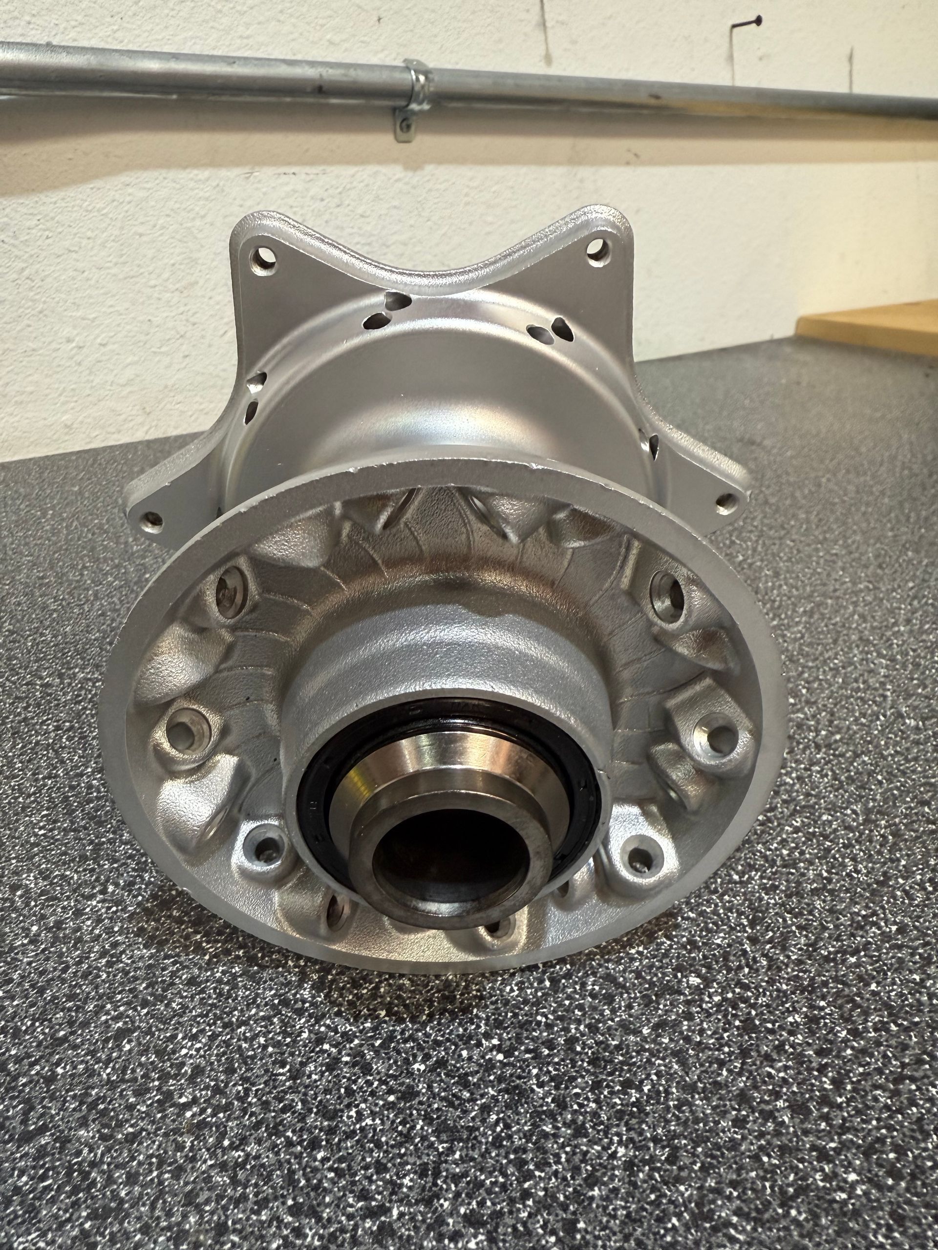 KTM front Hub 16-25 