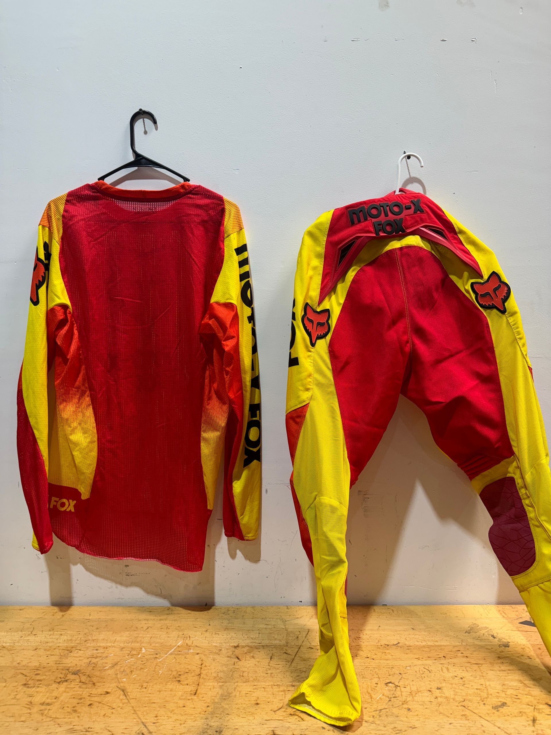LIMITED EDITION FOX RETRO GEAR SET (L/34)