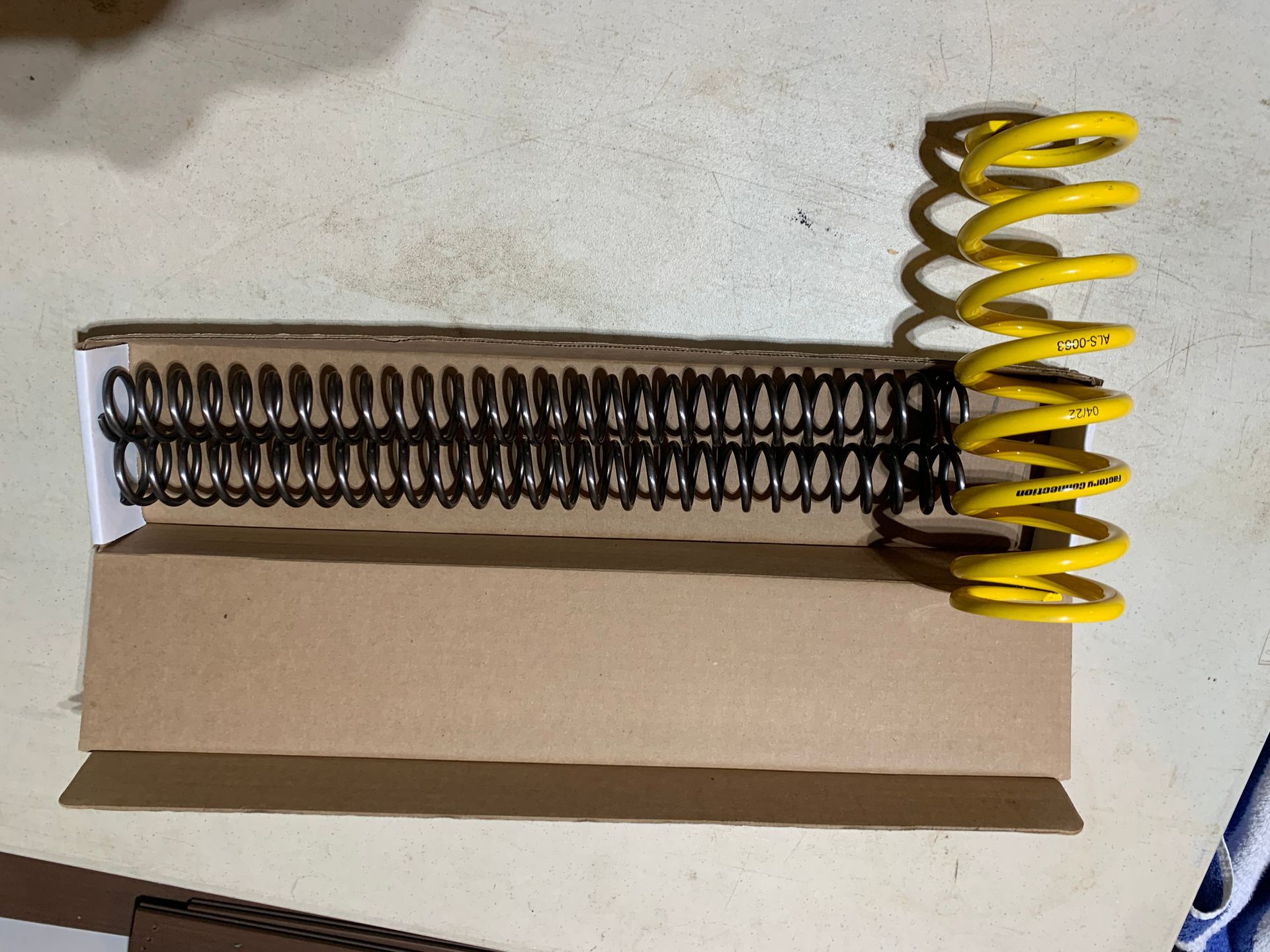 2022 KX250F Stock Fork Springs & Factory Connection 
6.3 Kg Rear Shock Spring