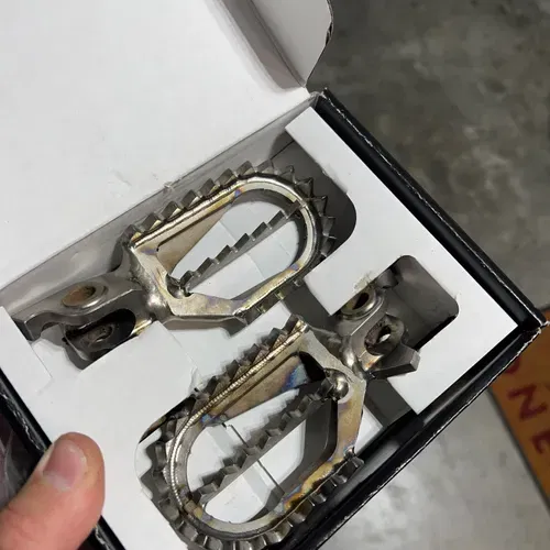 Raptor Footpegs