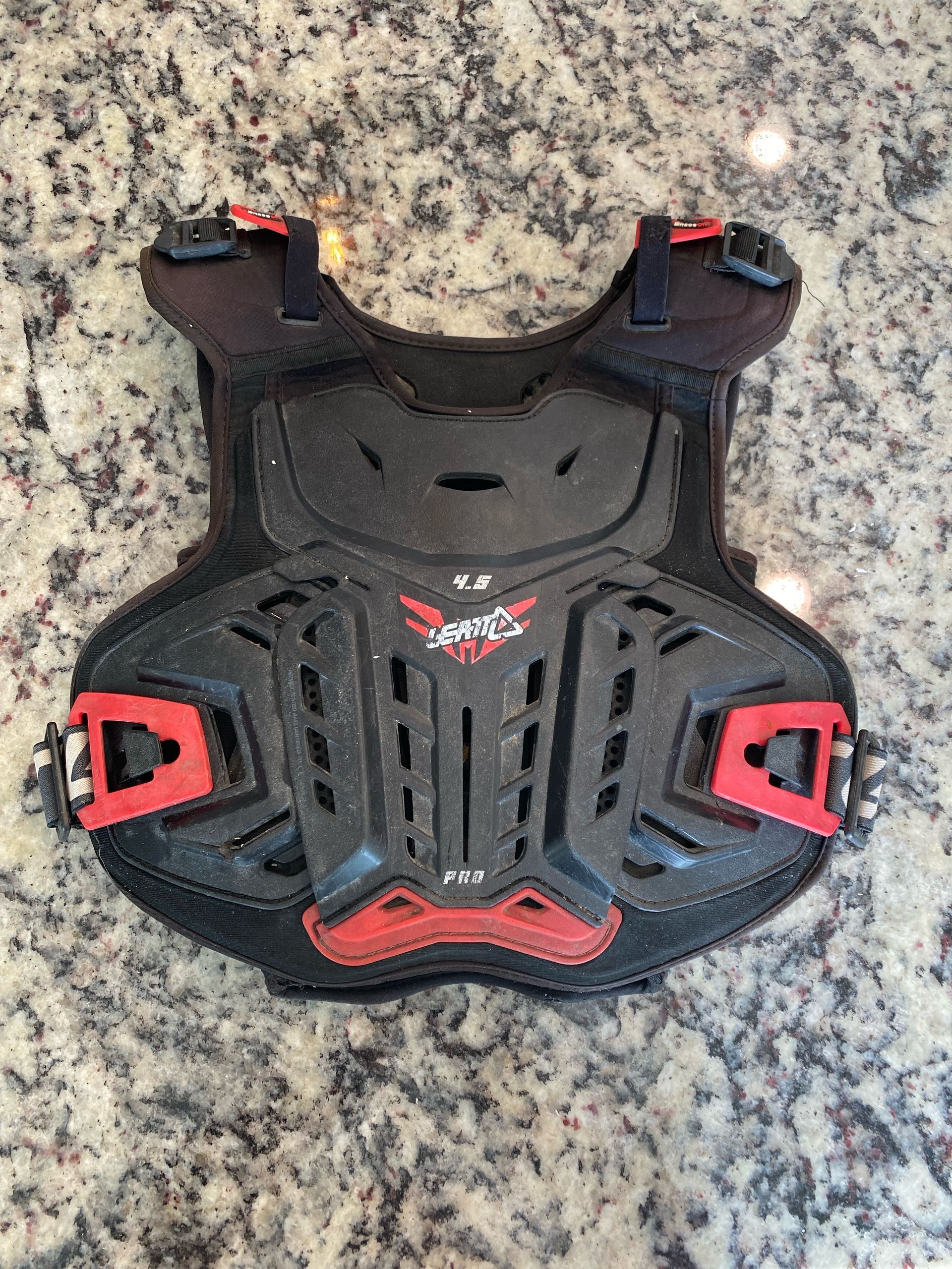 Leatt 4.5 Chest Protector + 5.5 Neck Brace Bundle (Youth Large)