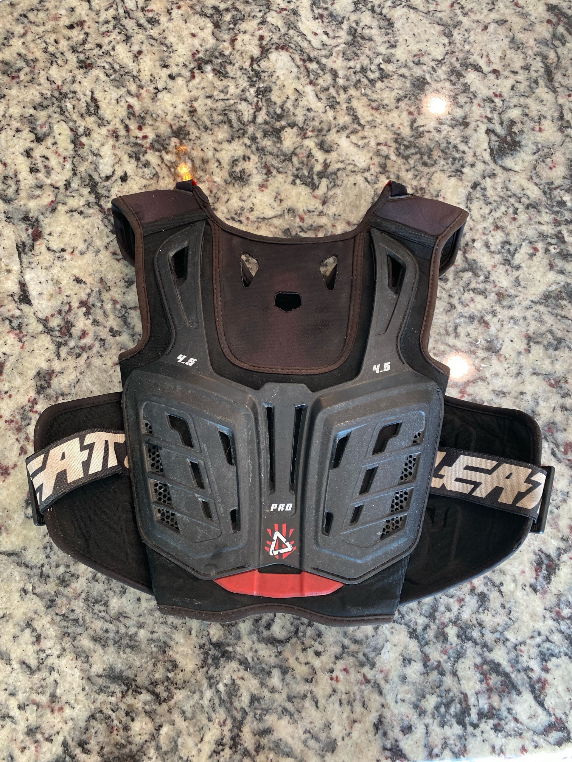 Leatt 4.5 Chest Protector + 5.5 Neck Brace Bundle (Youth Large)