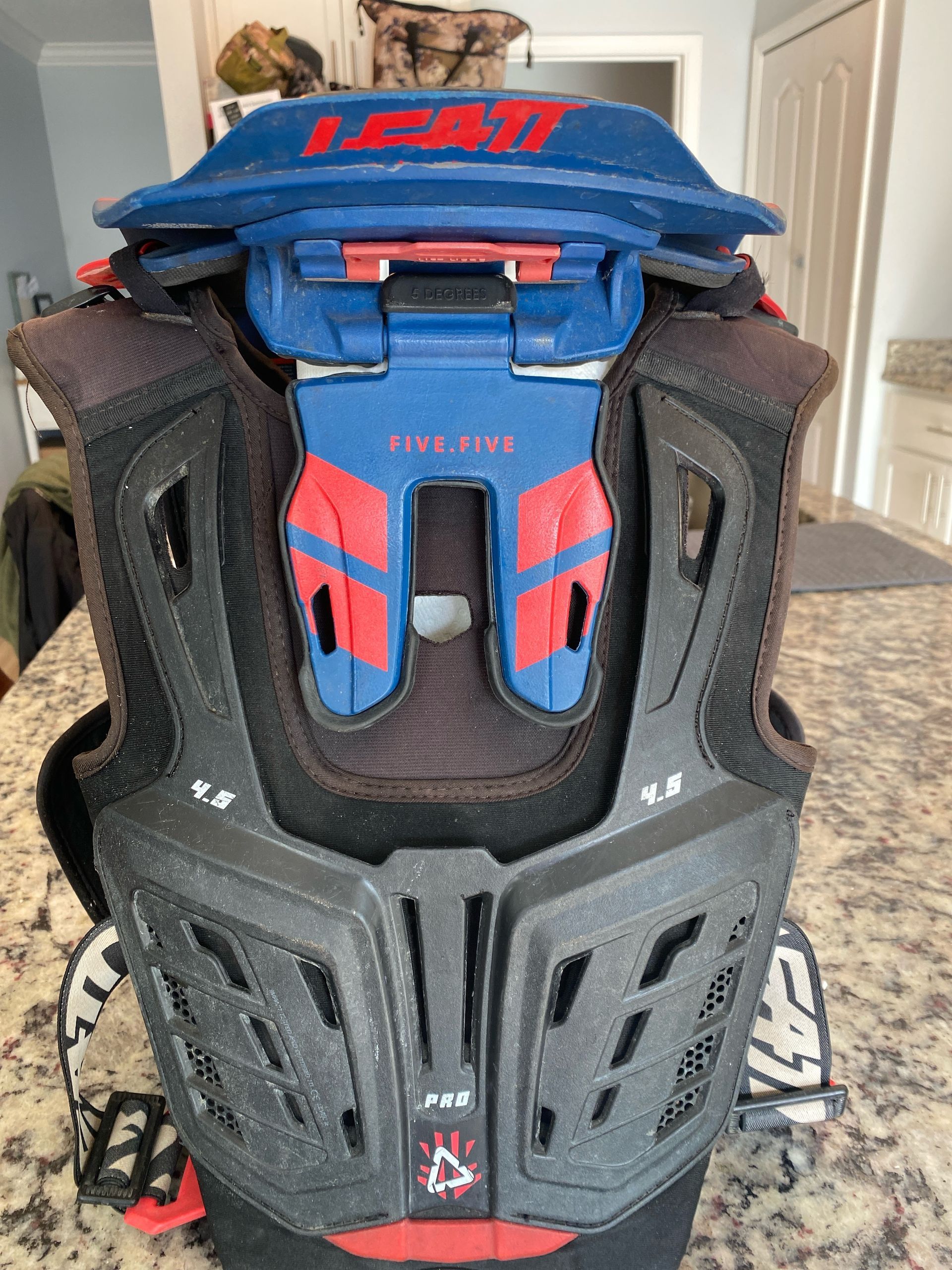 Leatt 4.5 Chest Protector + 5.5 Neck Brace Bundle (Youth Large)