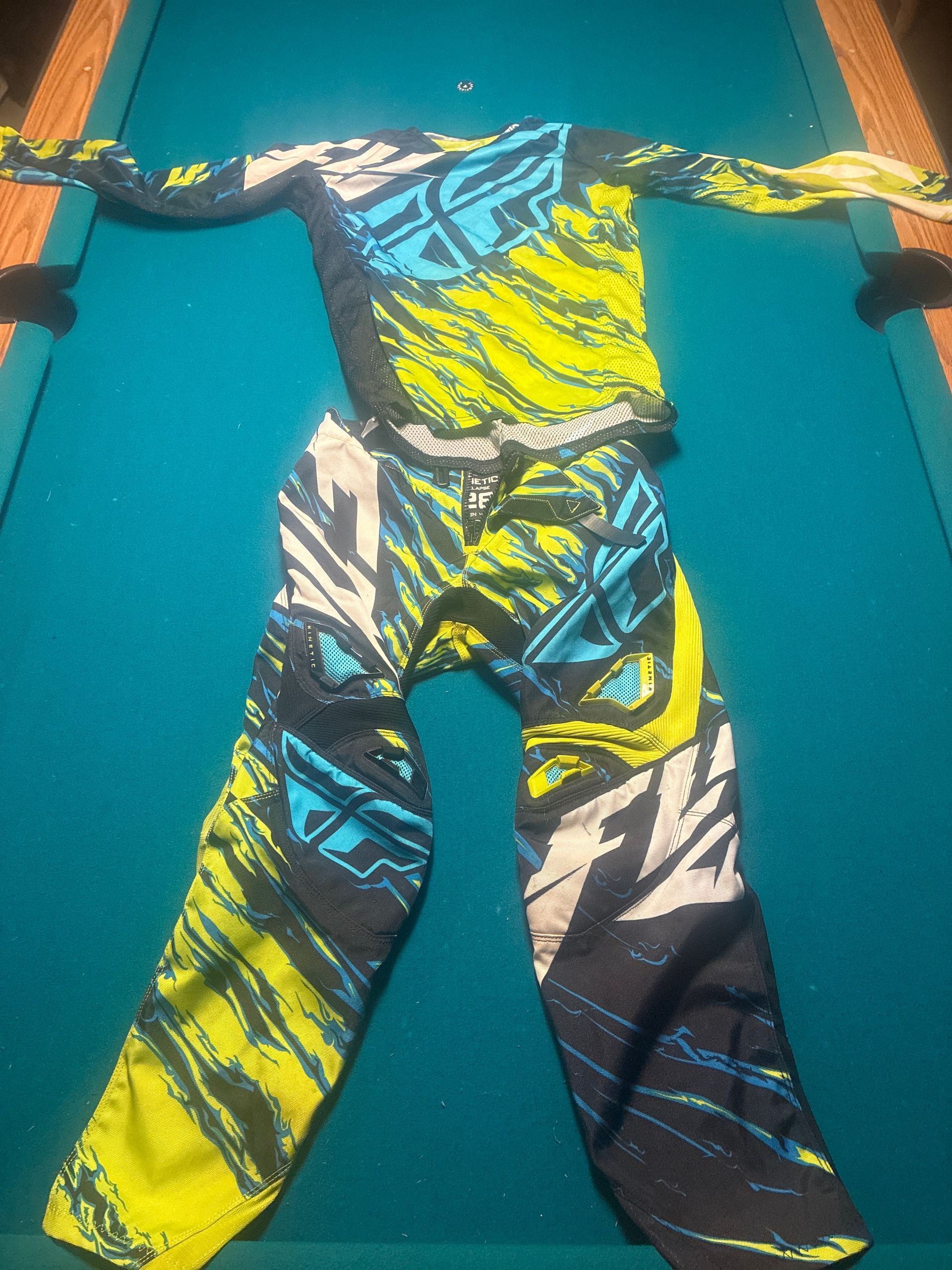 Fly Kinetic Relapse Gear Set ( YOUTH)