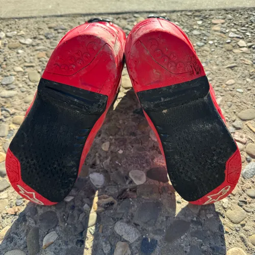 Red Alpine Stars Tech 10s