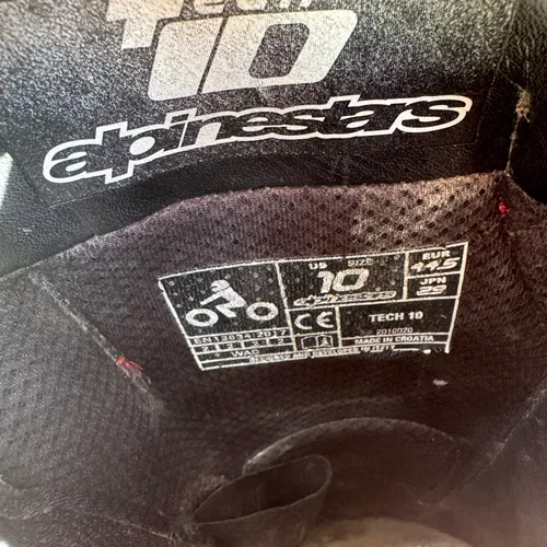 Red Alpine Stars Tech 10s