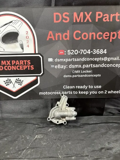 2000 95-02 KAWASAKI KX125 KX 125 WATER PUMP COVER HOUSING CASE